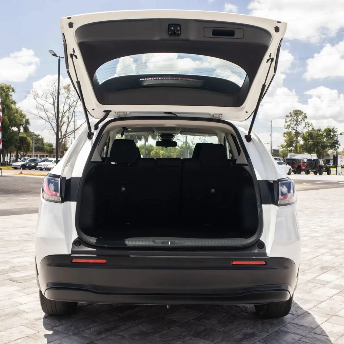 Used 2024 Honda HR-V LX image 7