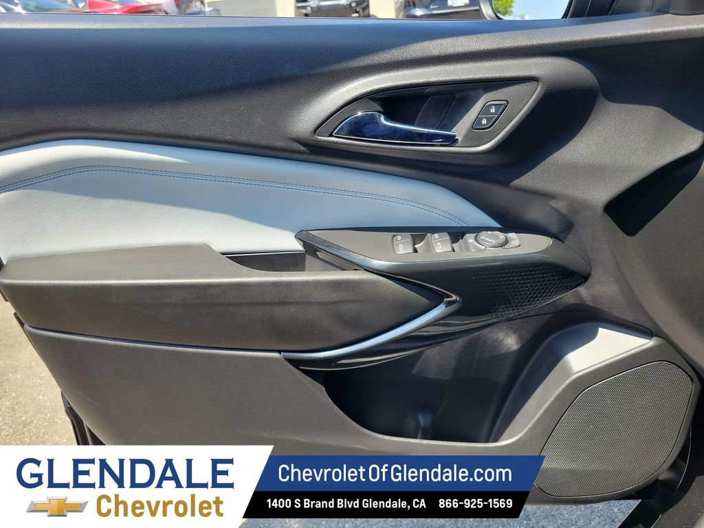 Certified 2025 Chevrolet Trax LT FWD image 35