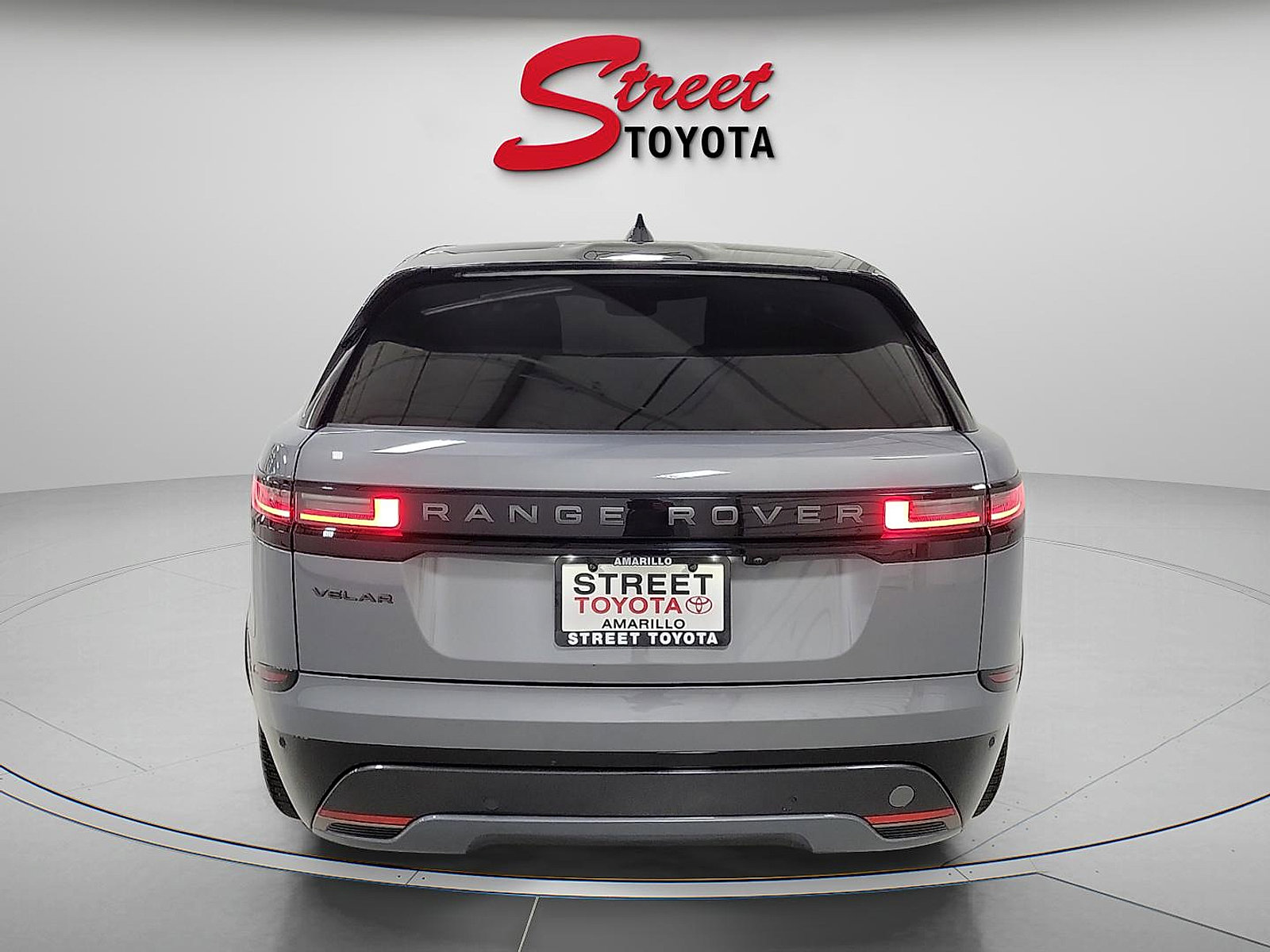 Used 2024 Land Rover Range Rover Velar Dynamic HSE image 3
