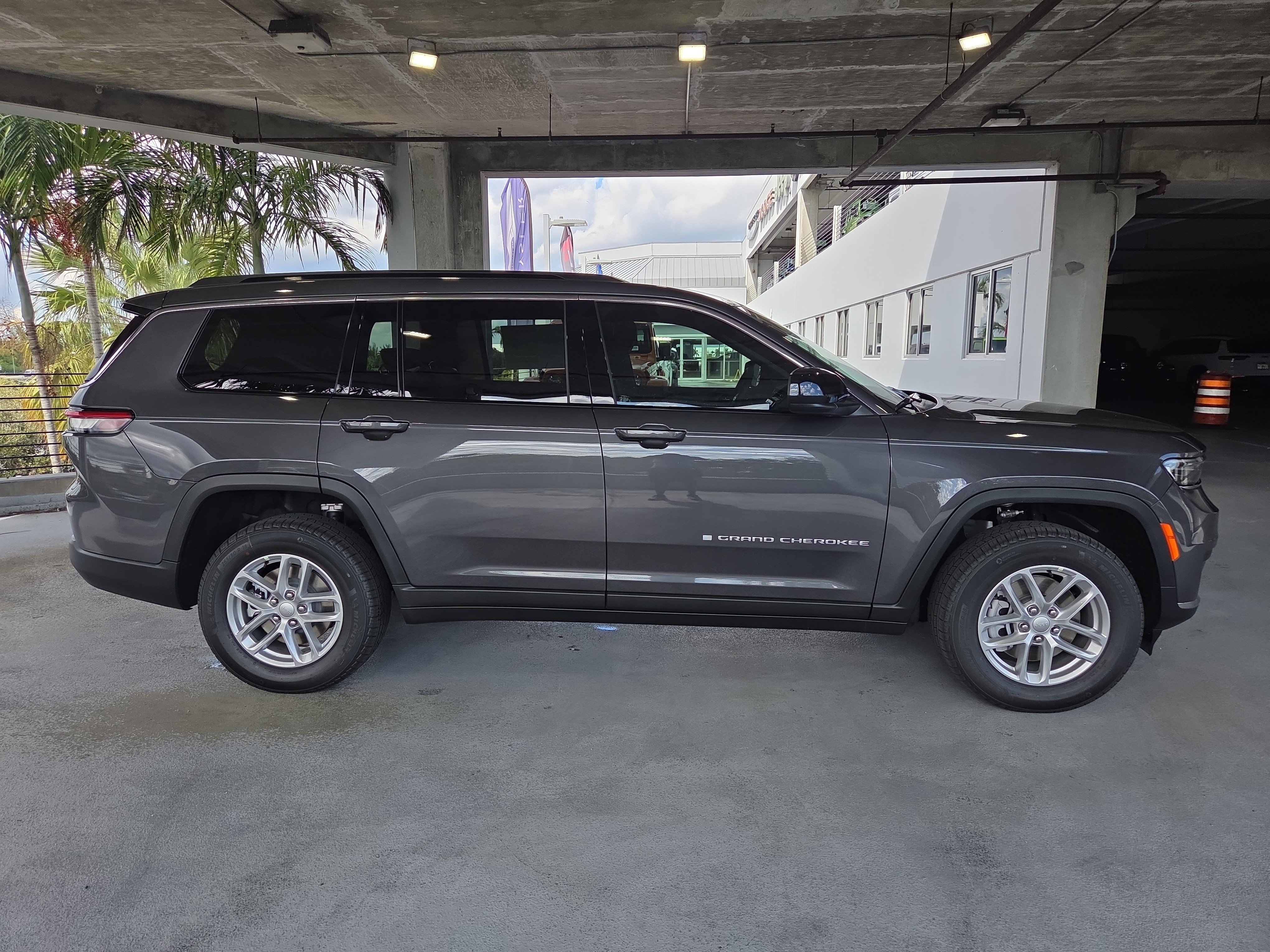 New 2025 Jeep Grand Cherokee L Laredo RWD image 4