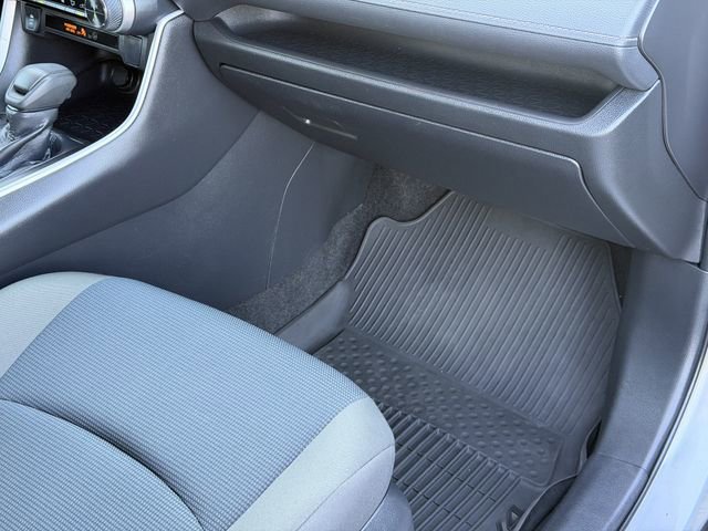 Used 2021 Toyota RAV4 LE AWD/4WD image 21