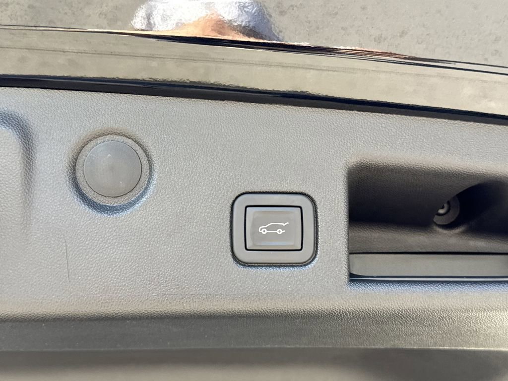 Used 2023 Chevrolet Equinox RS image 16