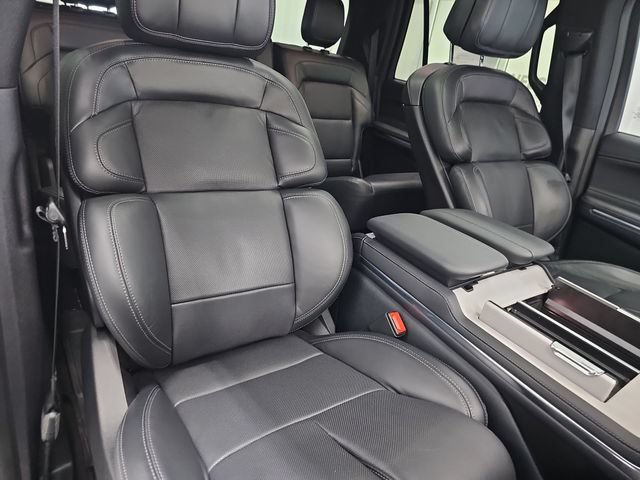 Used 2025 Lincoln Navigator L Reserve w/ Jet Appearance Package AWD/4WD image 31
