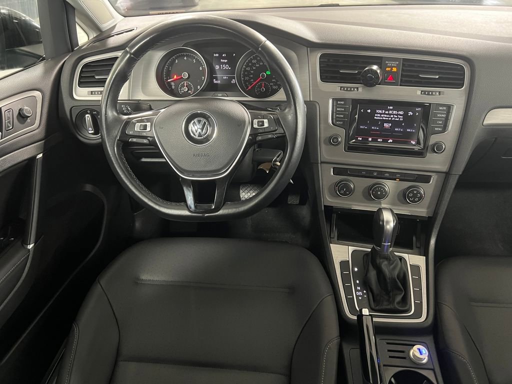 Used 2015 Volkswagen Golf S image 28