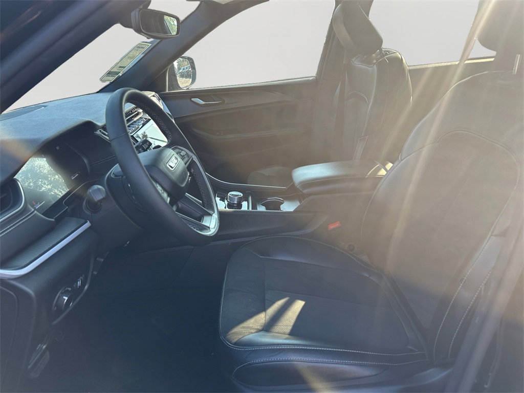 Used 2024 Jeep Grand Cherokee Altitude image 24