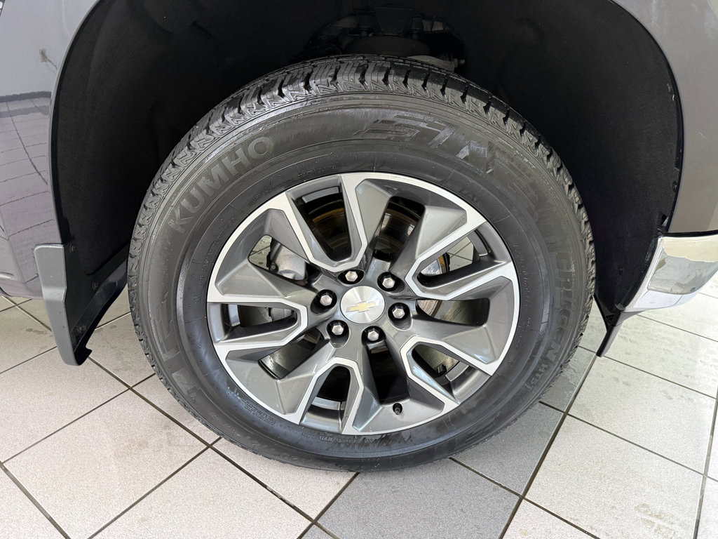 Certified 2024 Chevrolet Silverado 1500 LT AWD/4WD image 15