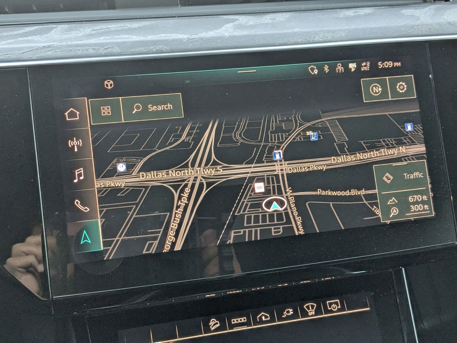 Used 2021 Audi e-tron Prestige w/ Prestige Package image 18