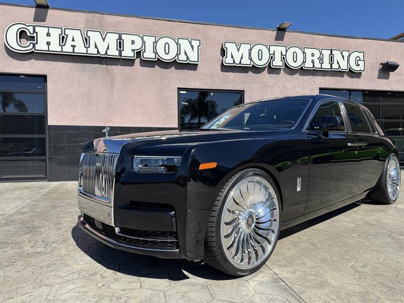 Used 2027 Rolls-Royce Phantom Sedan RWD image 2
