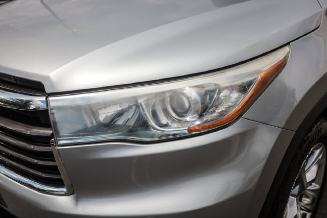 Used 2015 Toyota Highlander Limited Platinum AWD/4WD image 12