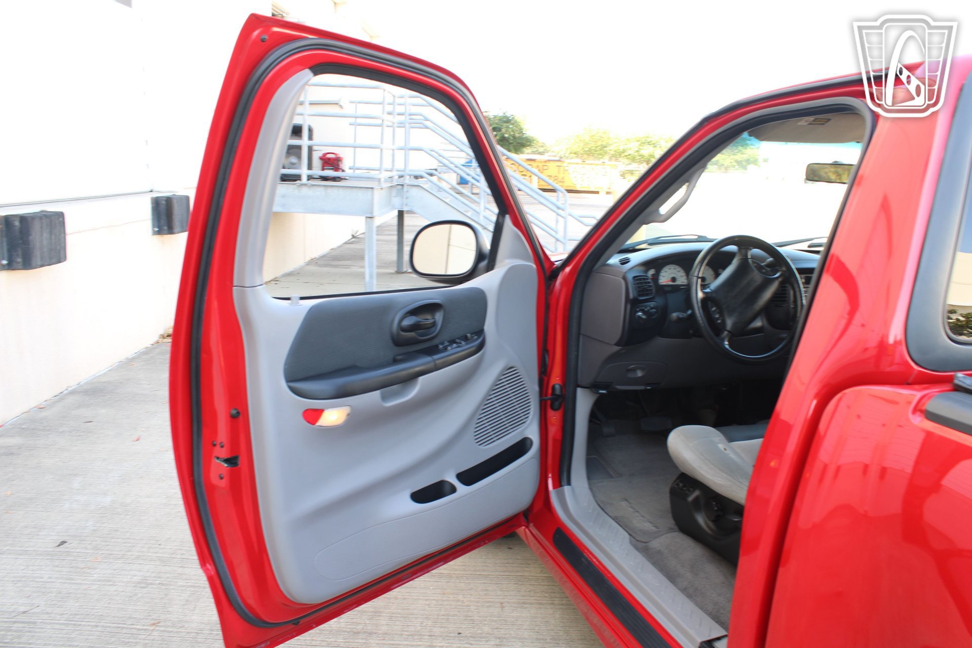 Used 2001 Ford F150 Lightning RWD image 17