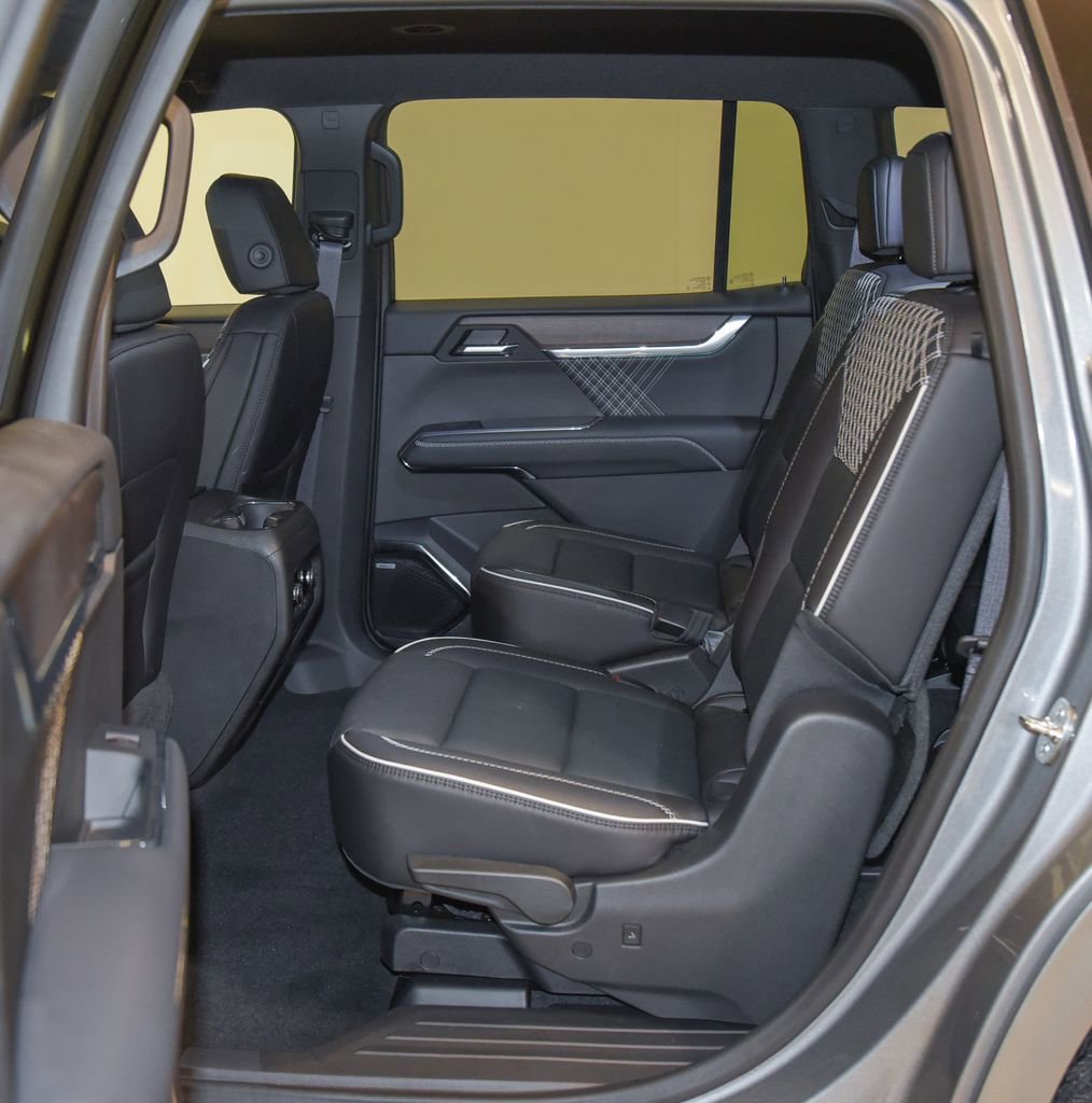 Used 2025 GMC Acadia Denali image 4