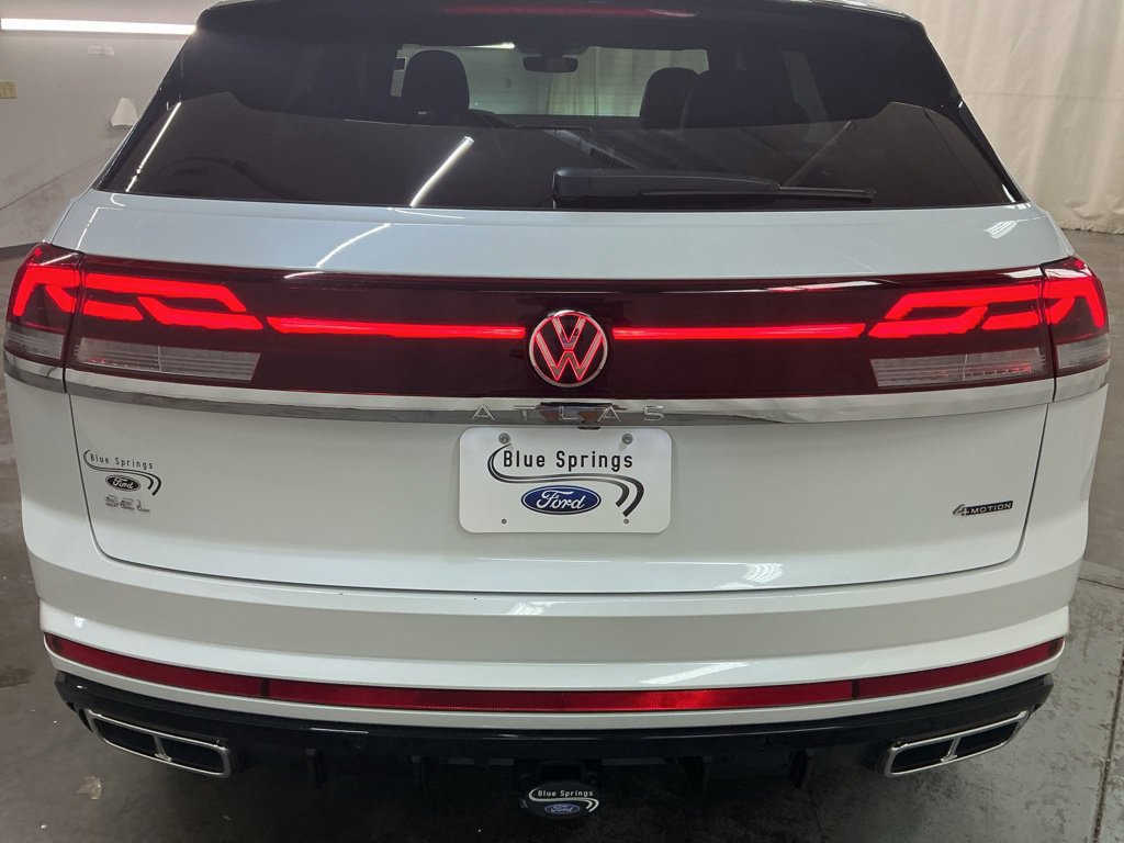 Used 2024 Volkswagen Atlas Cross Sport SEL R-Line AWD/4WD image 13