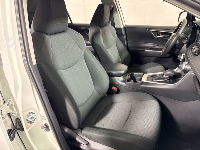 Used 2020 Toyota RAV4 XLE AWD/4WD image 14
