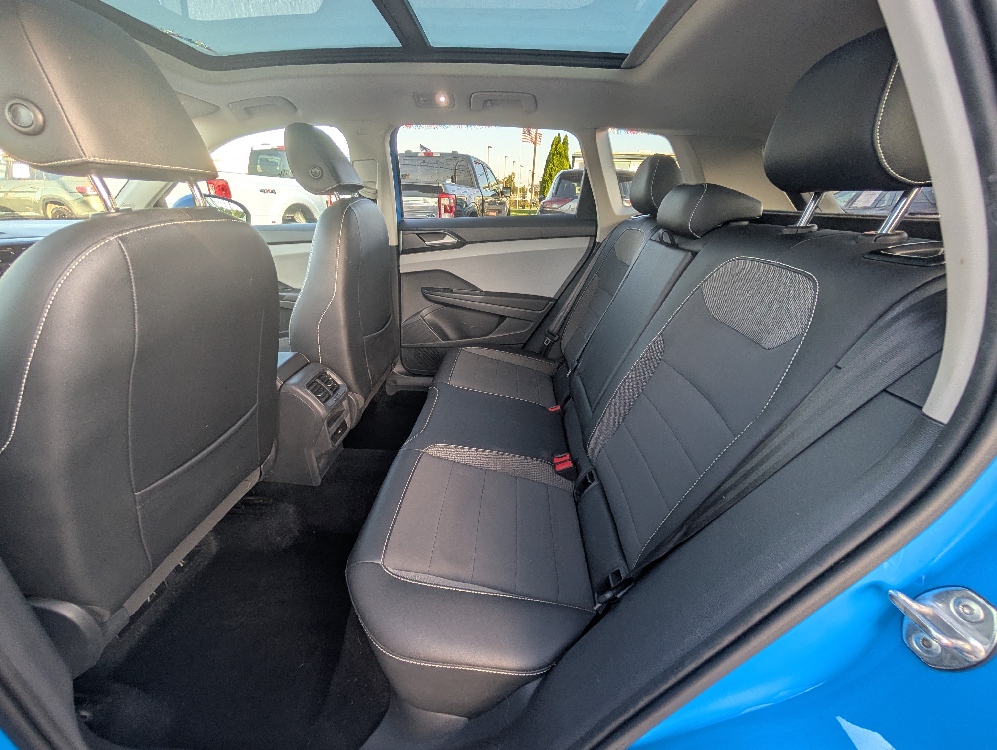 Used 2022 Volkswagen Taos SE w/ Panoramic Sunroof Package FWD image 13