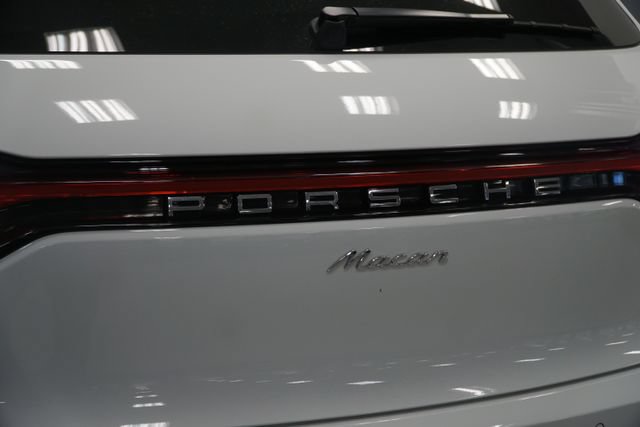 Certified 2026 Porsche Macan Turbo AWD/4WD image 8