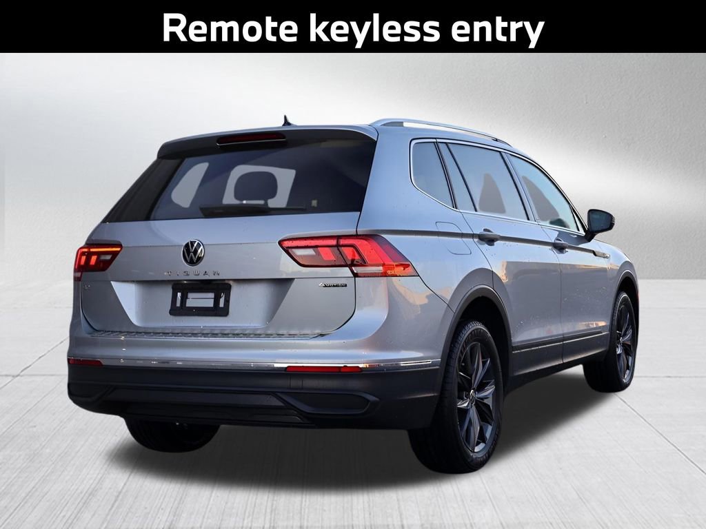 Used 2022 Volkswagen Tiguan SE w/ Panoramic Sunroof Package image 8