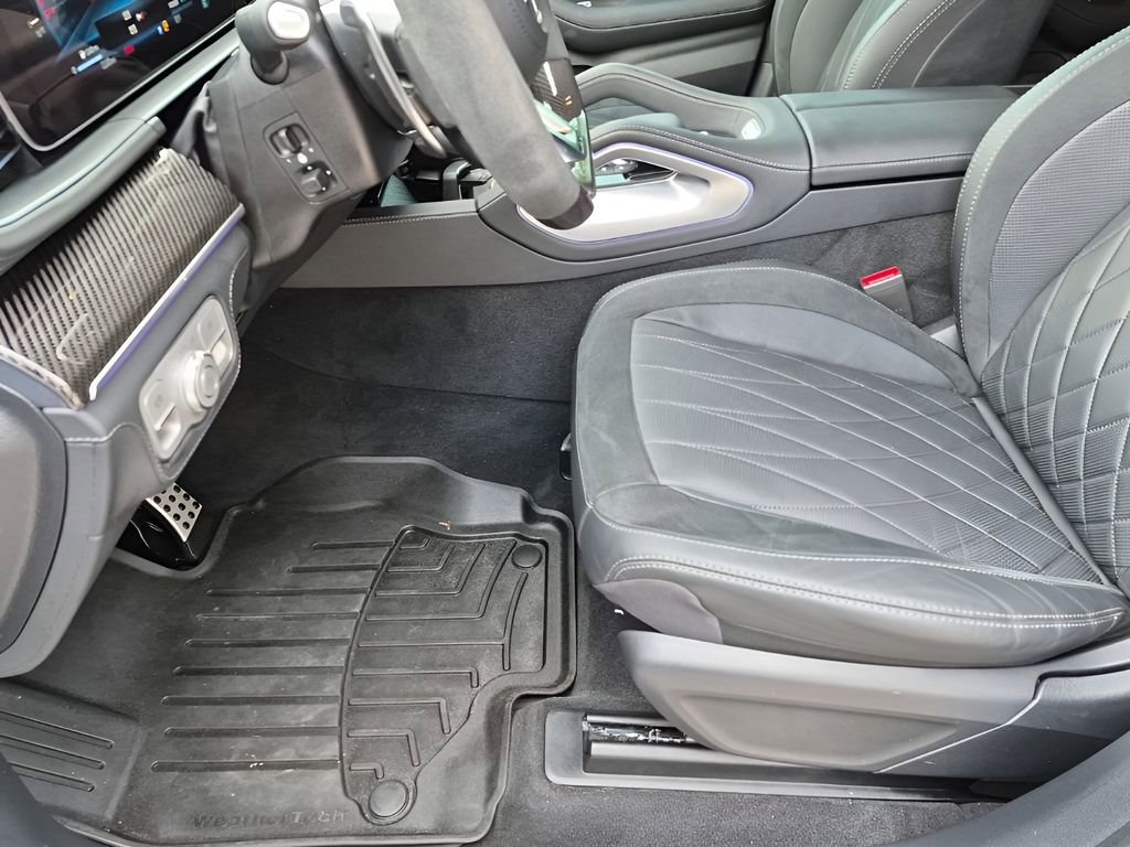 Used 2024 Mercedes-Benz GLS 63 AMG 4MATIC image 32