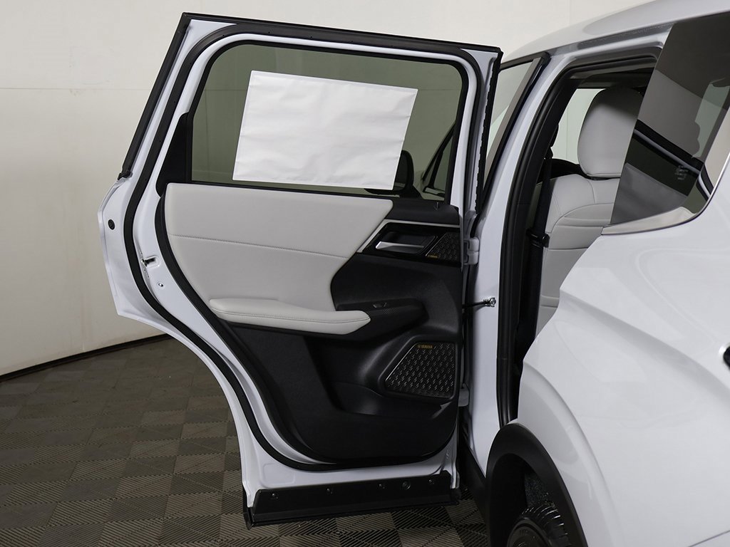 New 2025 Mitsubishi Outlander SE image 25