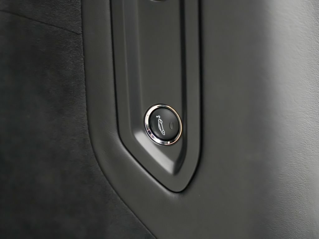 Used 2026 McLaren 750S Spider RWD image 19