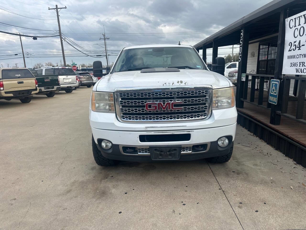 Used 2013 GMC Sierra 2500 Denali w/ Suspension Package, Off-Road image 2