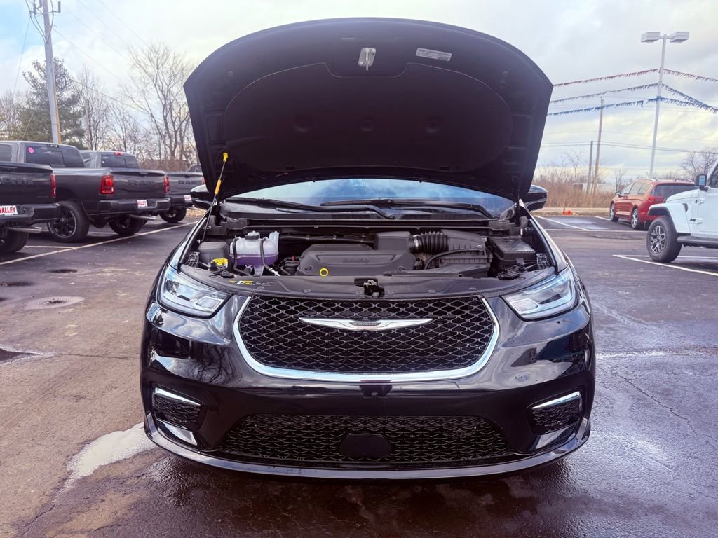 New 2025 Chrysler Pacifica Select FWD image 23