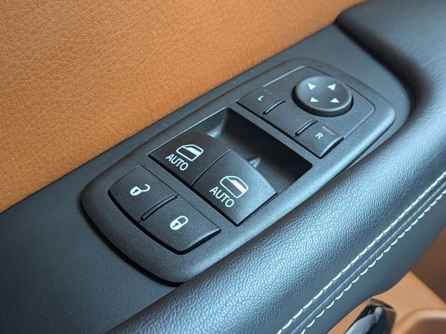 Used 2016 Dodge Challenger SRT Hellcat RWD image 21