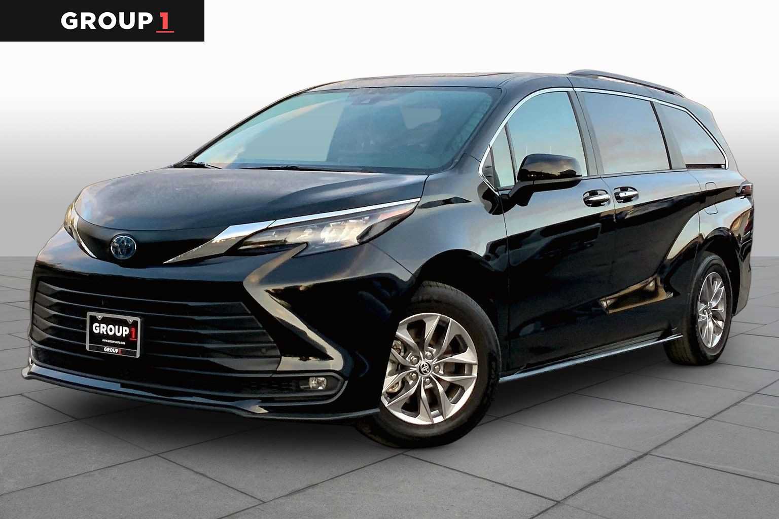 Used 2025 Toyota Sienna XLE
