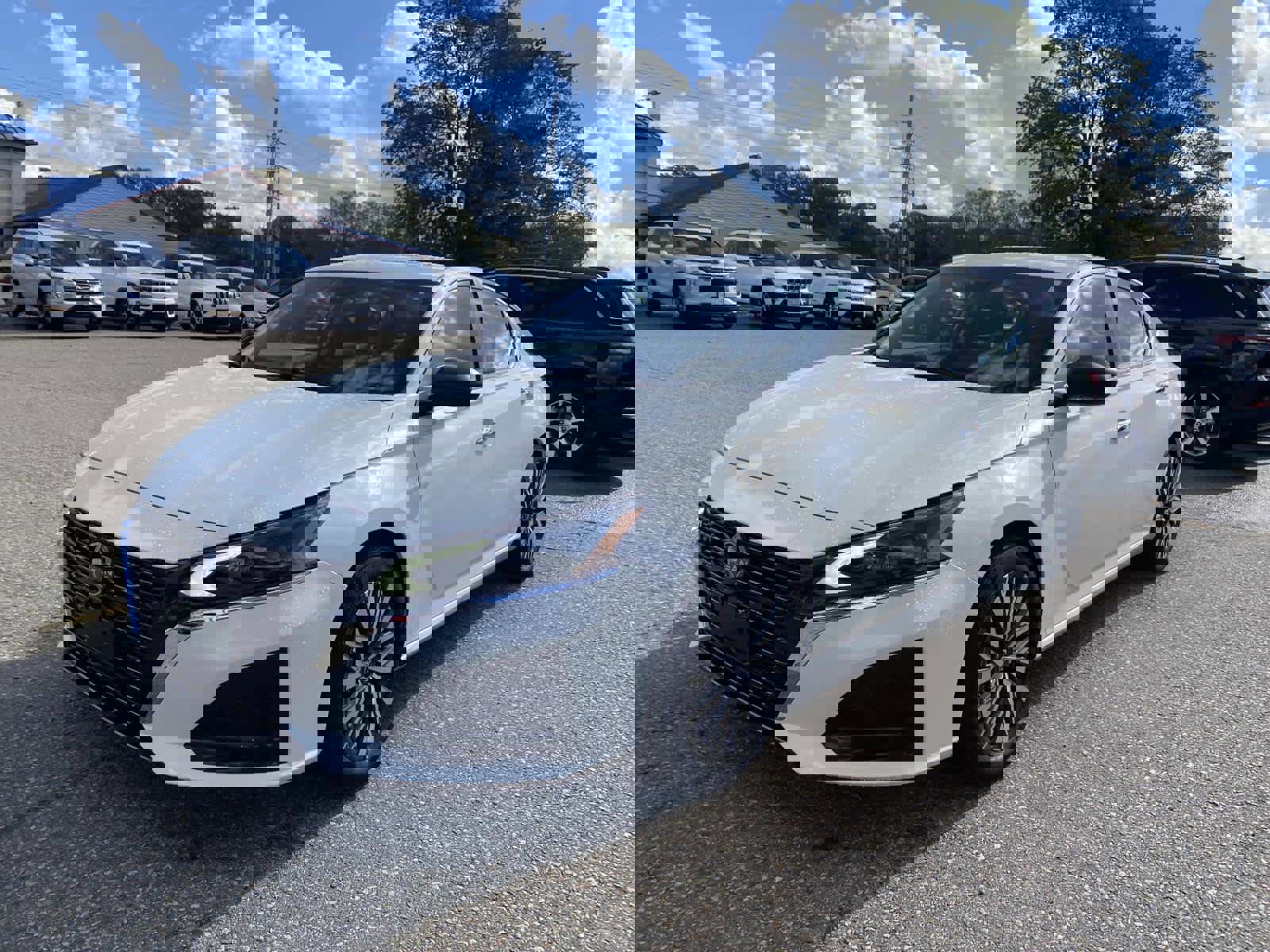 Used 2024 Nissan Altima 2.5 SV image 8