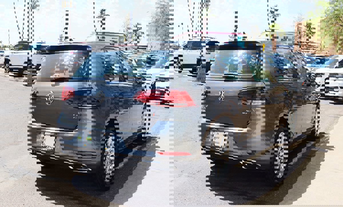 Used 2018 Volkswagen Golf SE image 13