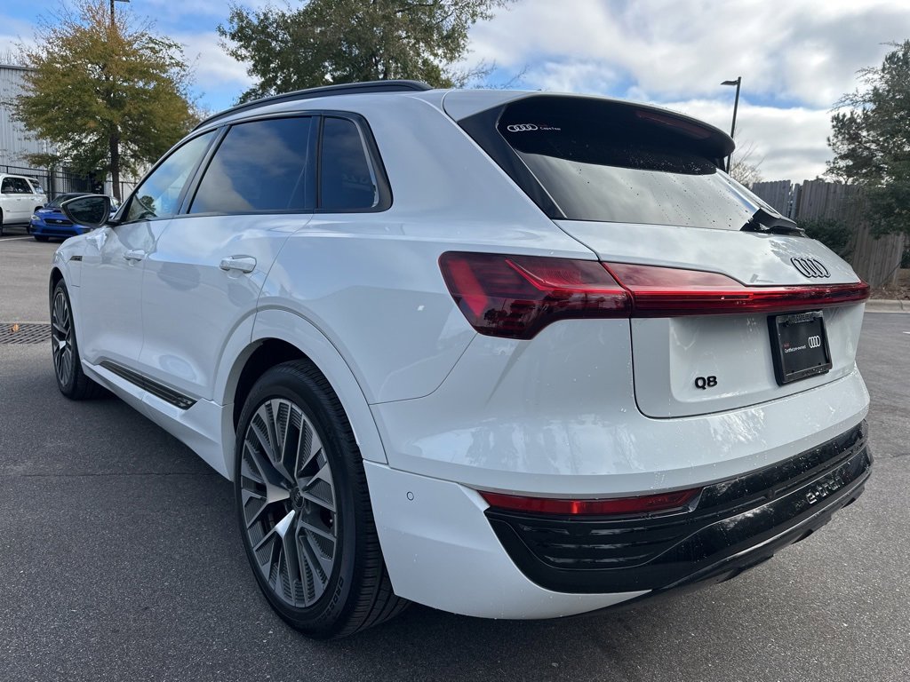 Used 2024 Audi Q8 e-tron Prestige image 5