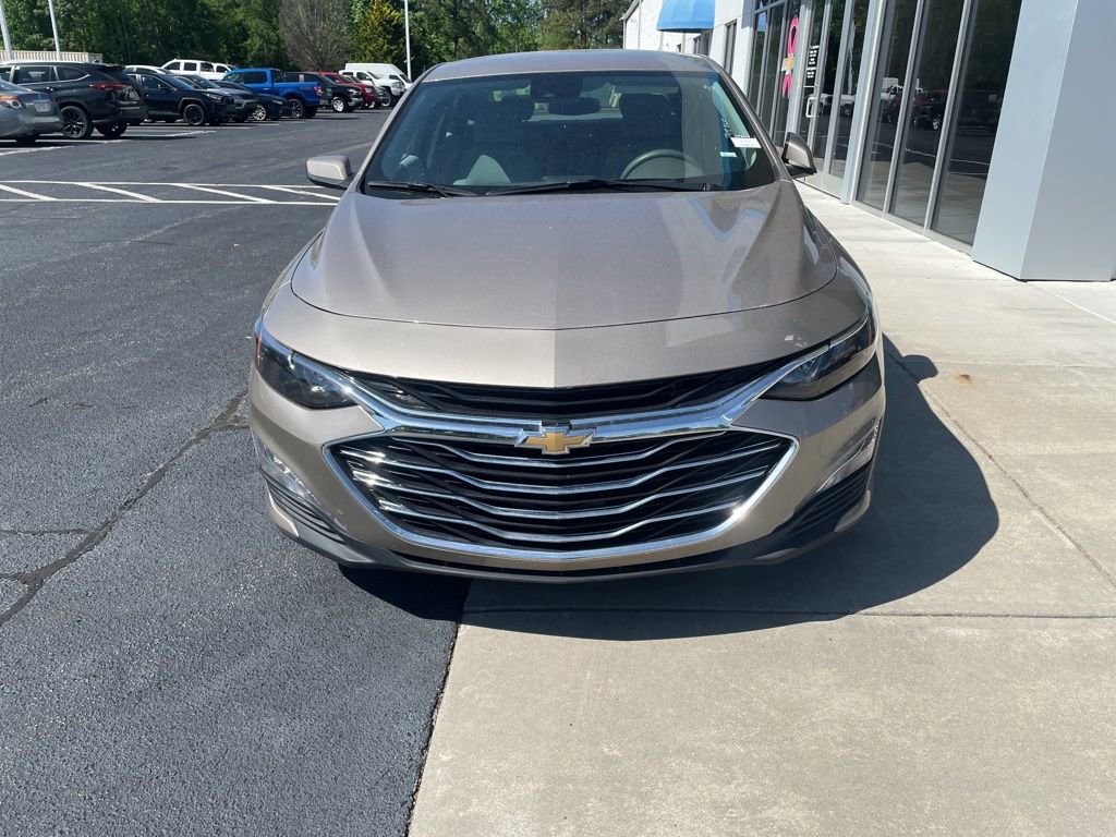 Used 2024 Chevrolet Malibu LT image 2
