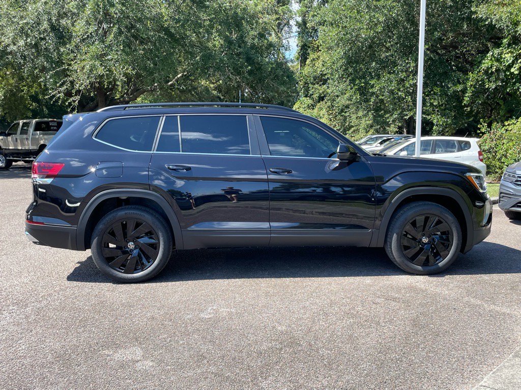 New 2026 Volkswagen Atlas SE FWD image 2