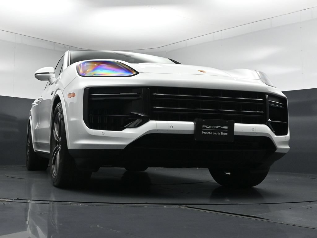 Used 2024 Porsche Cayenne Turbo AWD/4WD image 30