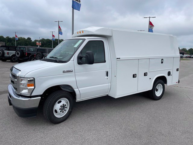 New 2027 Ford E-350 and Econoline 350 Super Duty w/ Power Equipment Group RWD image 4