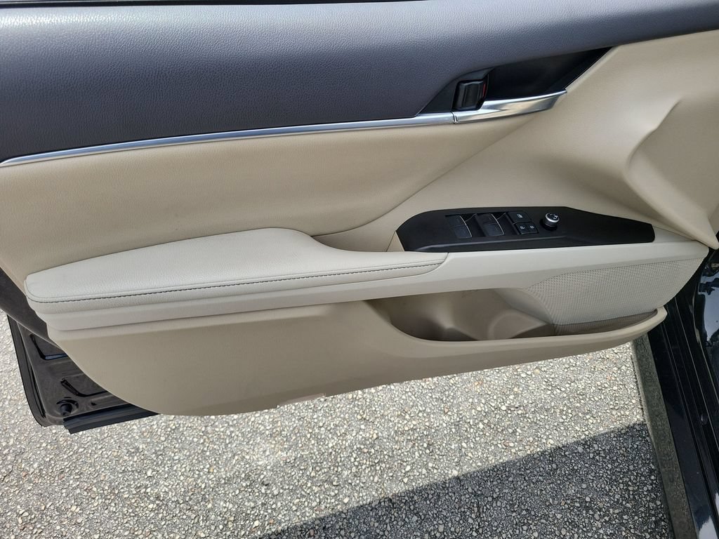 Used 2021 Toyota Camry XLE w/ Navigation Package FWD image 22