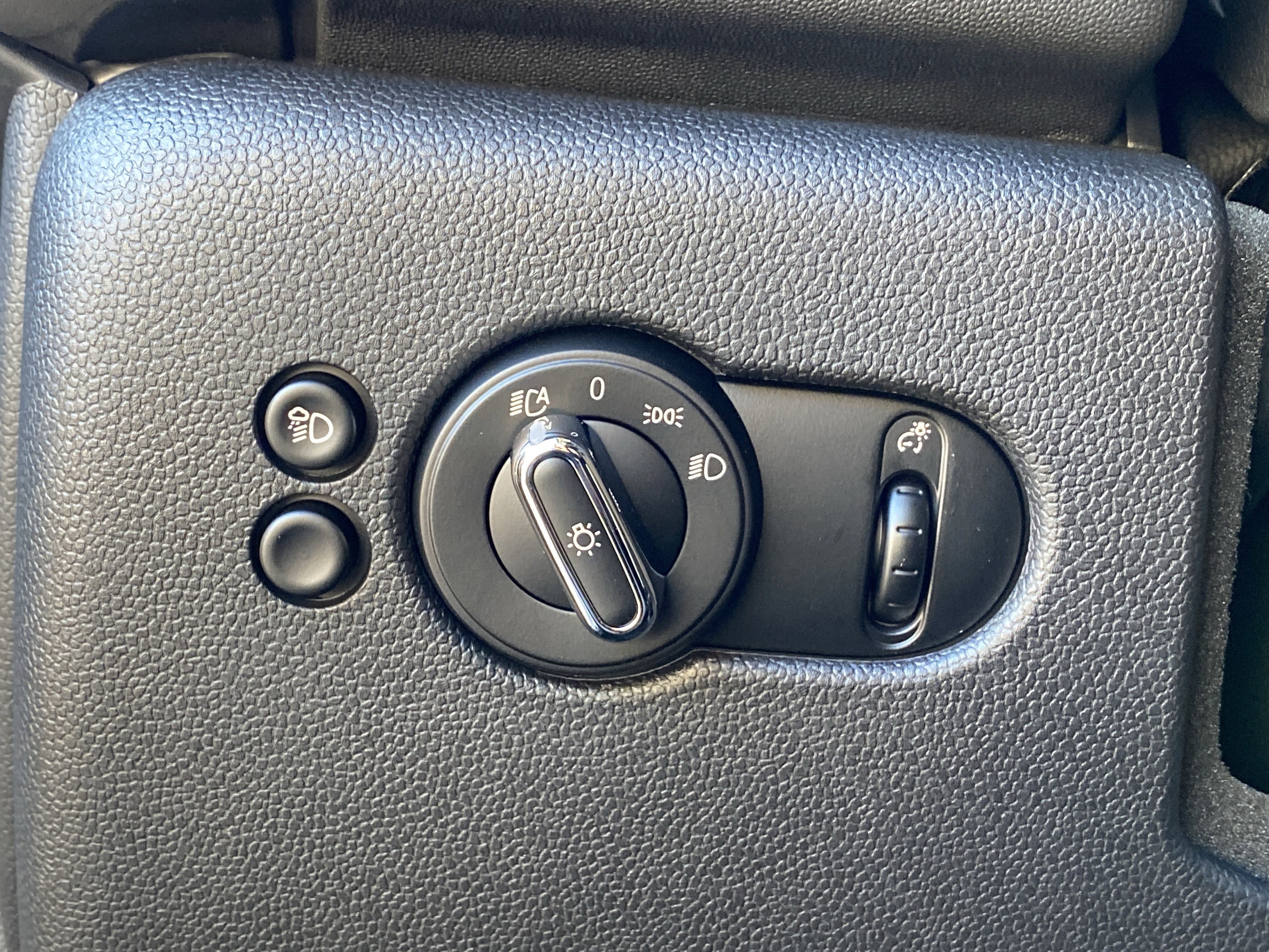 Used 2023 MINI Cooper 2-Door Hardtop image 25