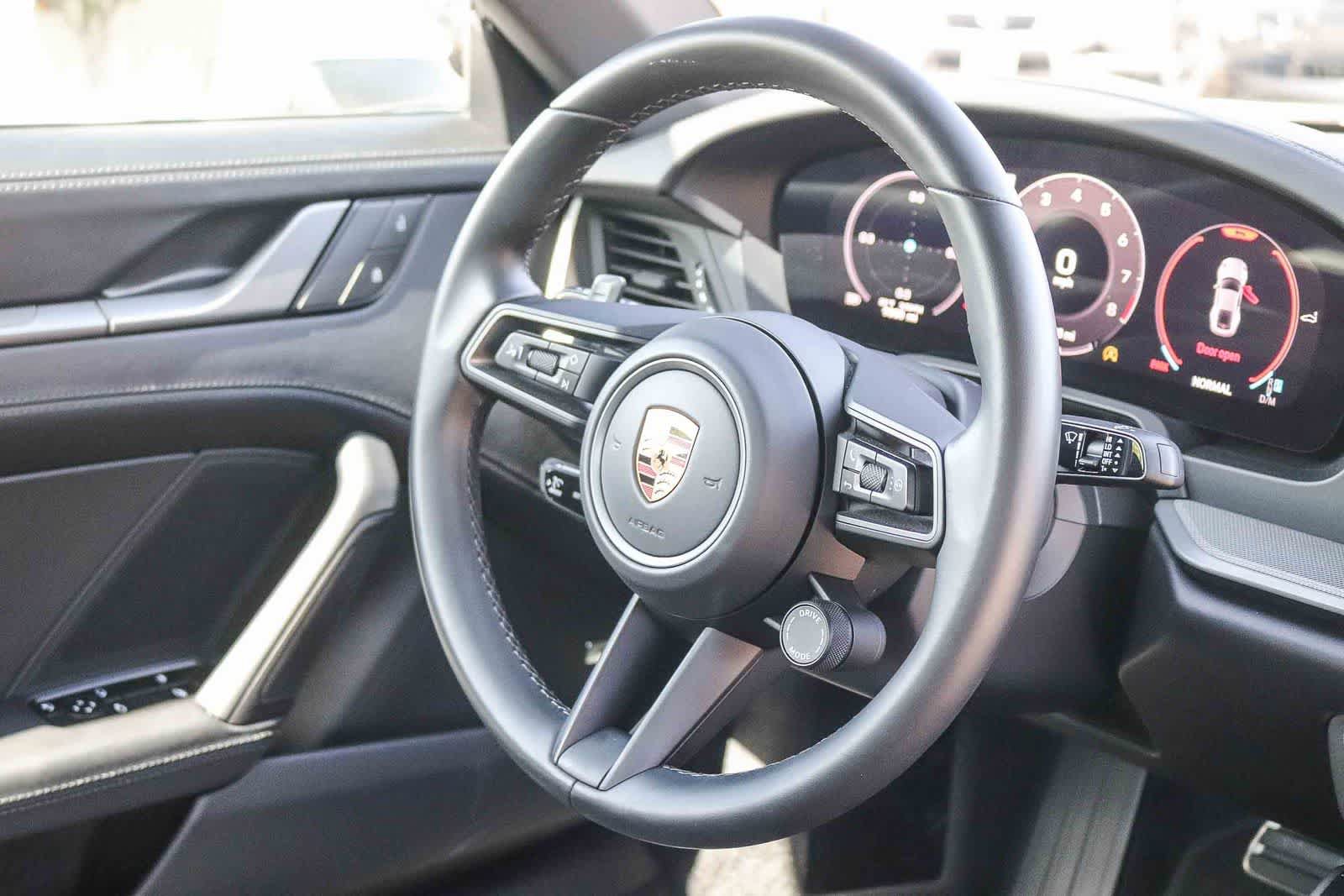 Used 2025 Porsche 911 Carrera RWD image 14