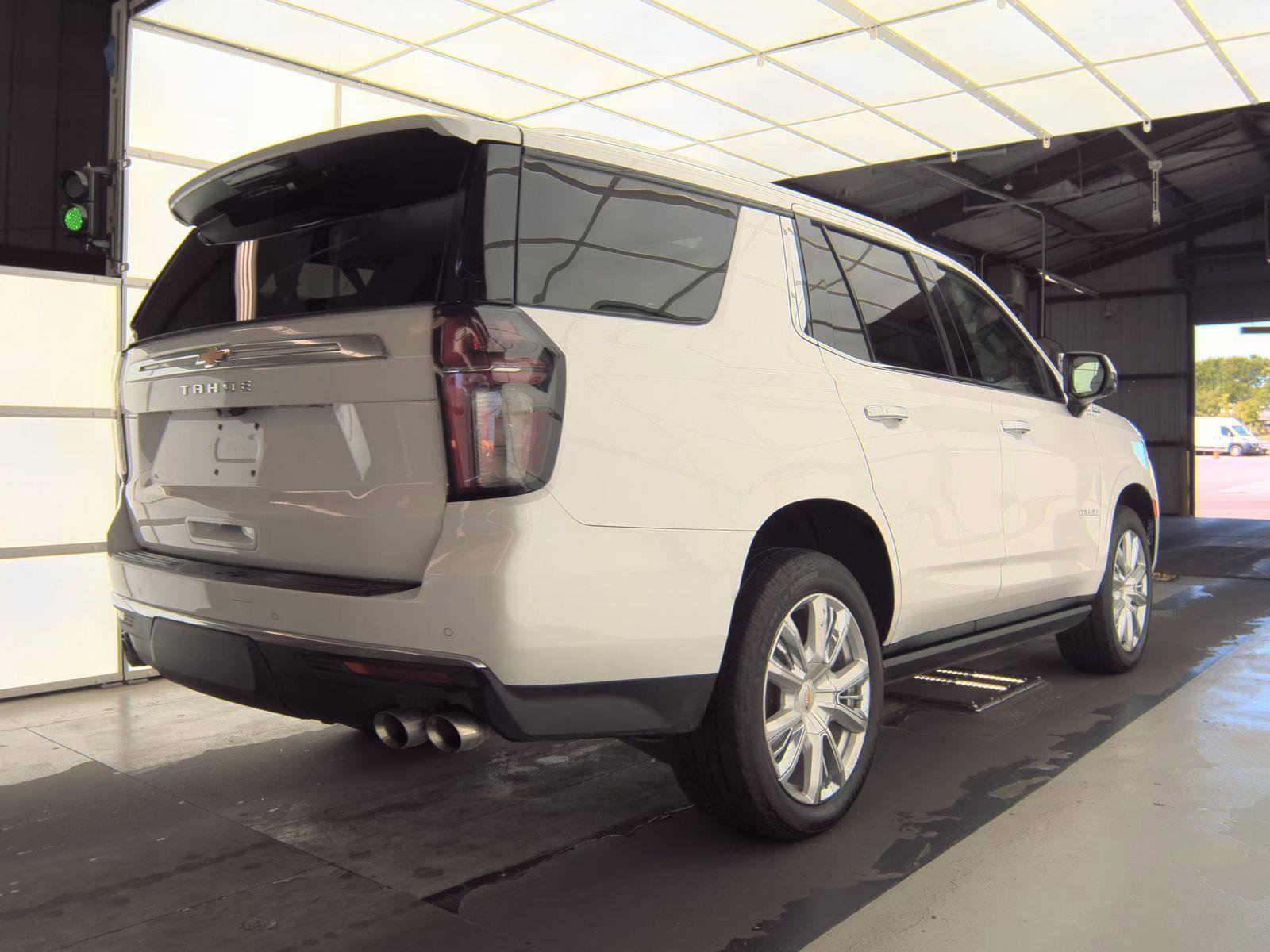 Used 2021 Chevrolet Tahoe High Country w/ Premium Package RWD image 5