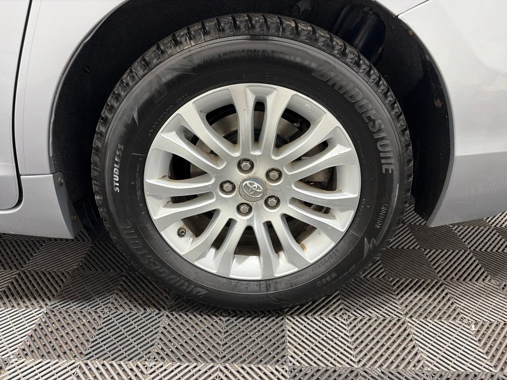 Used 2011 Toyota Sienna XLE w/ XLE Navigation Pkg FWD image 34