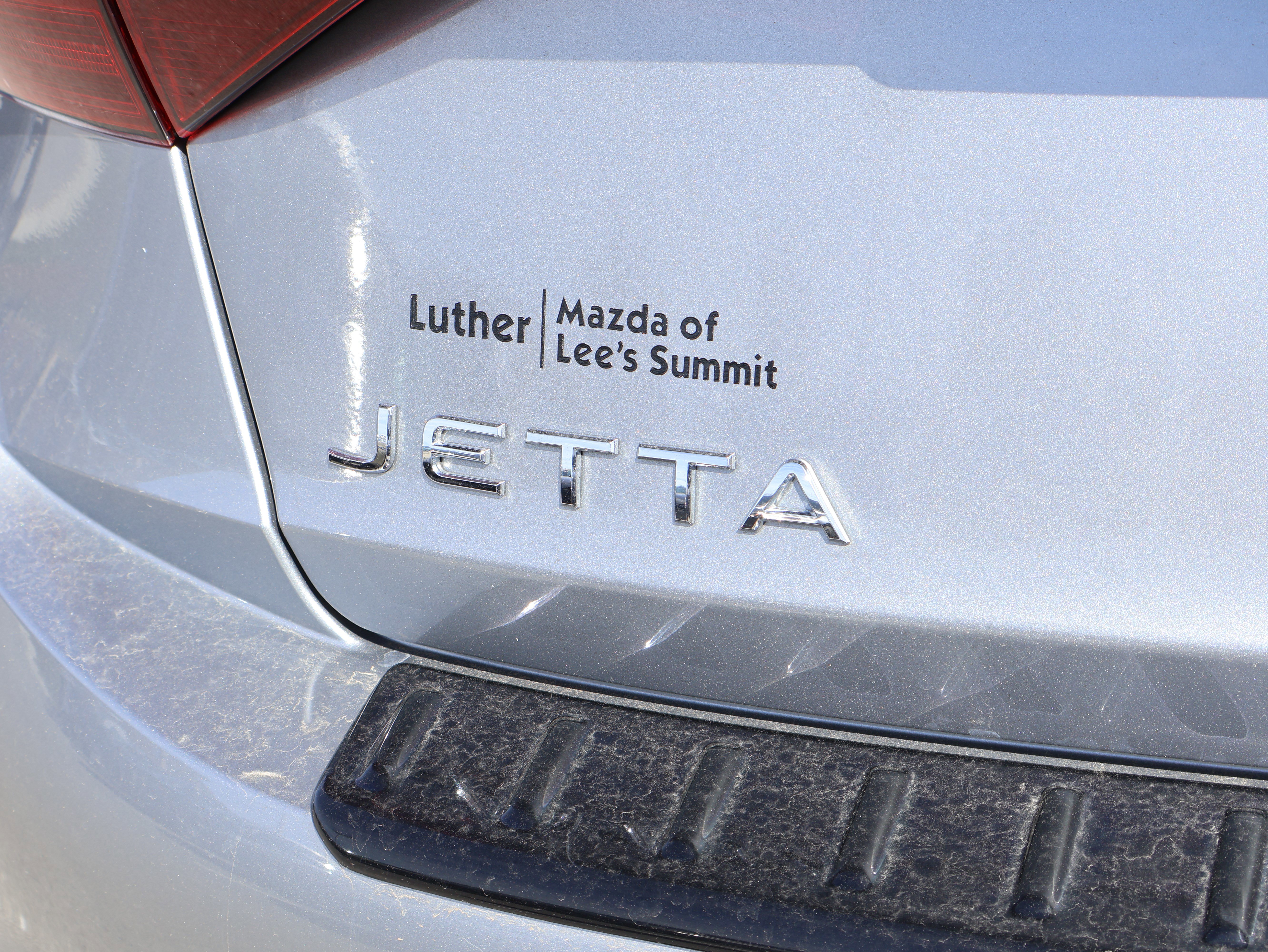 Used 2024 Volkswagen Jetta SE w/ Panoramic Sunroof Package image 17