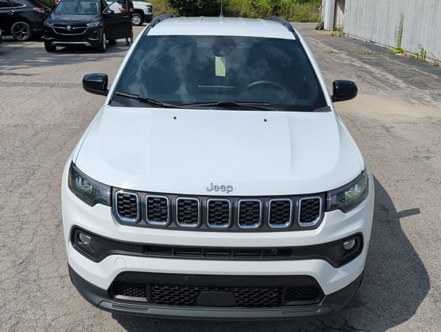 Used 2024 Jeep Compass Latitude AWD/4WD image 21