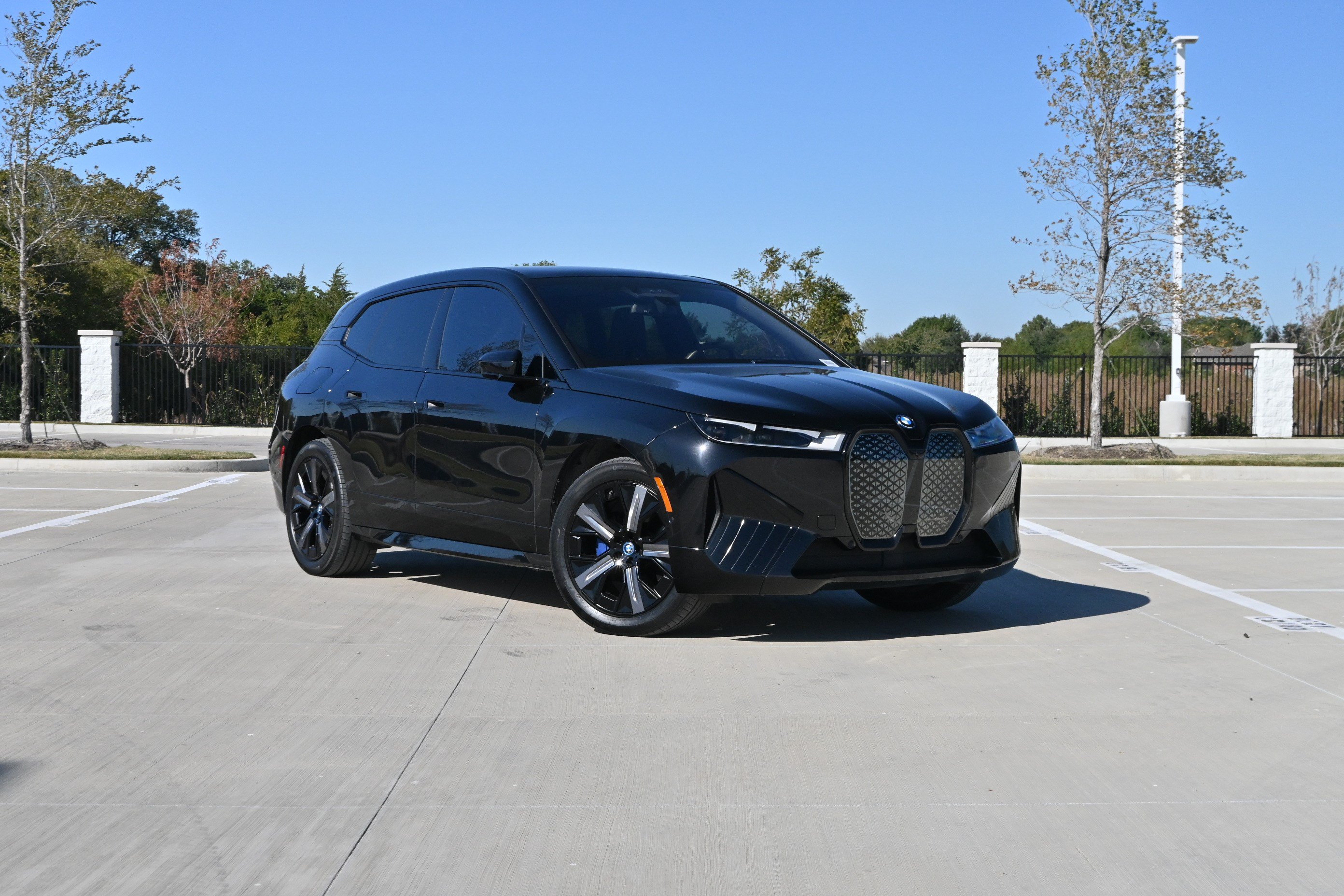 Used 2024 BMW iX xDrive50 w/ Premium Package AWD/4WD image 2