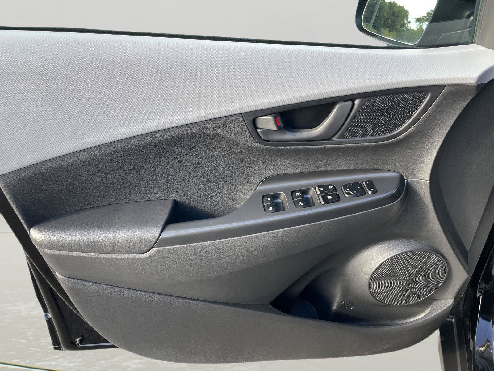 Used 2019 Hyundai Kona SEL AWD/4WD image 24