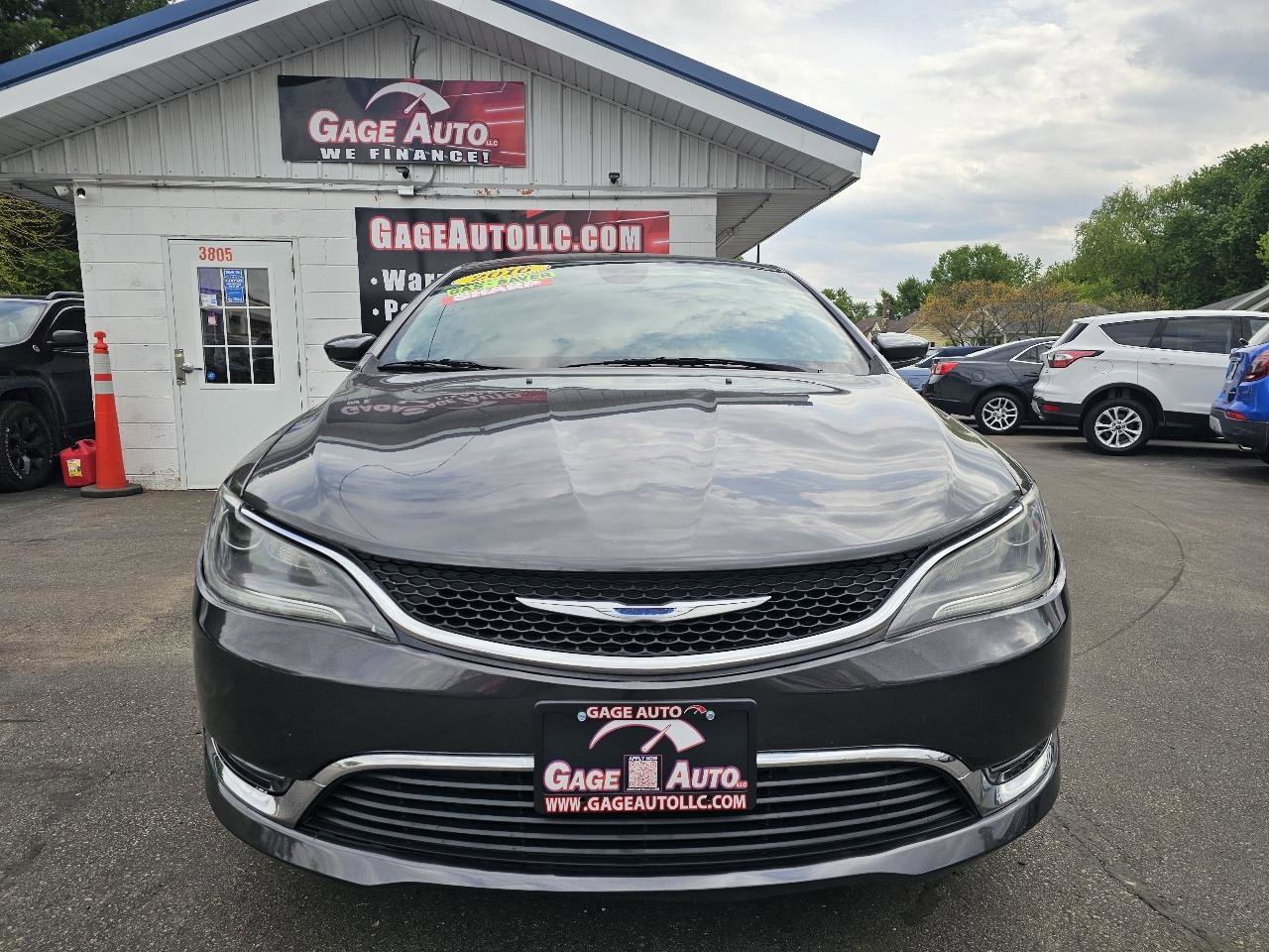 Used 2016 Chrysler 200 Limited w/ Convenience Group FWD image 3
