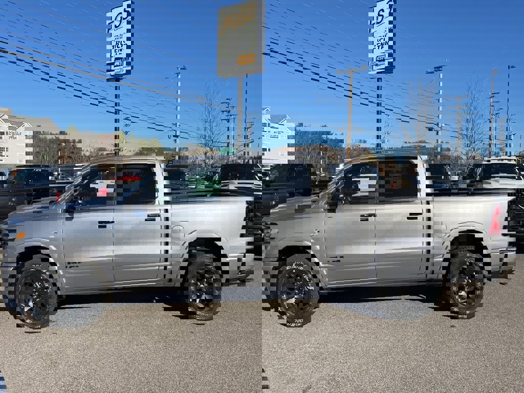 New 2026 RAM 1500 4x4 Crew Cab image 4