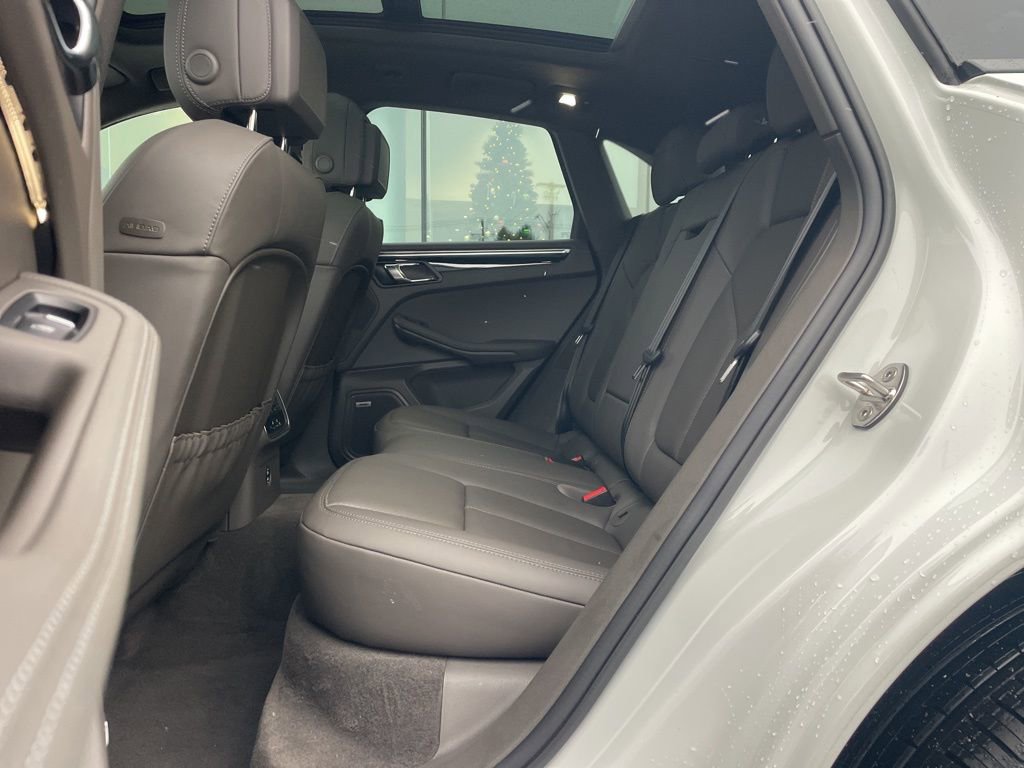Certified 2025 Porsche Macan image 19