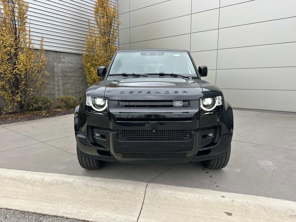 New 2025 Land Rover Defender 130 X-Dynamic SE image 2