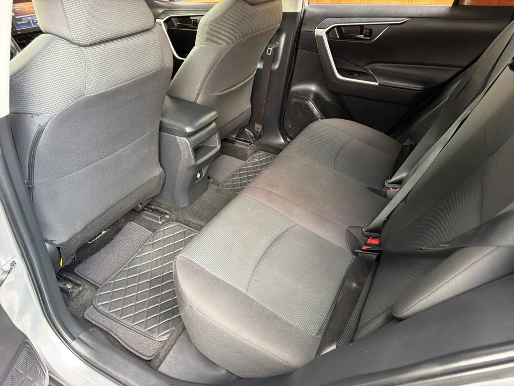 Used 2021 Toyota RAV4 LE image 28