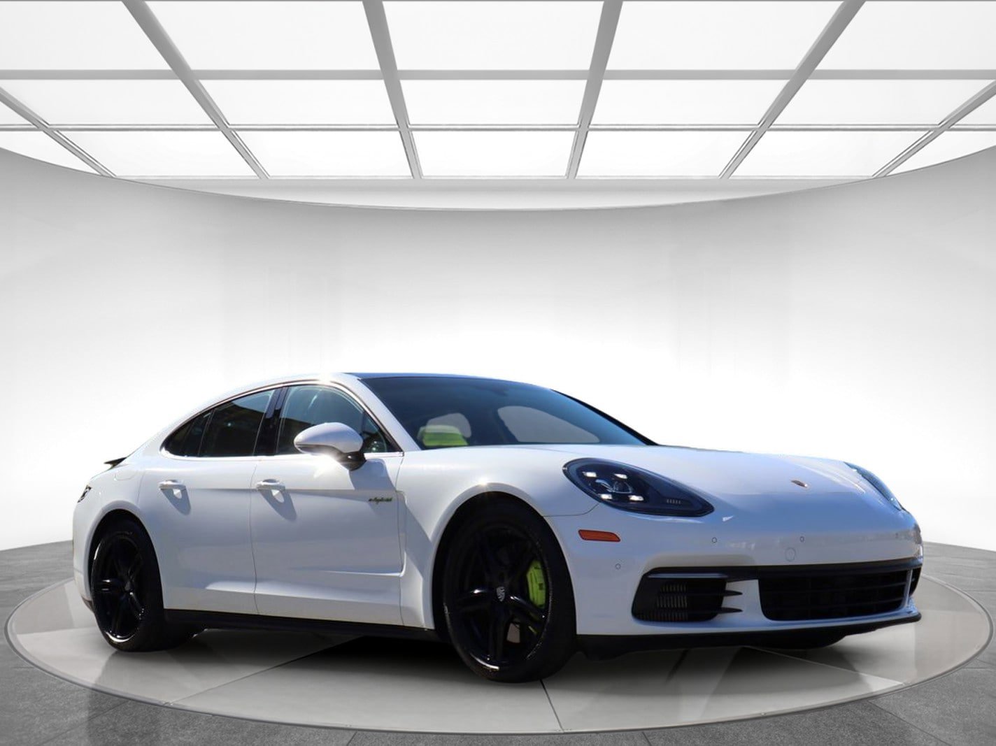 Used 2018 Porsche Panamera 4 w/ Premium Package Plus AWD/4WD image 3