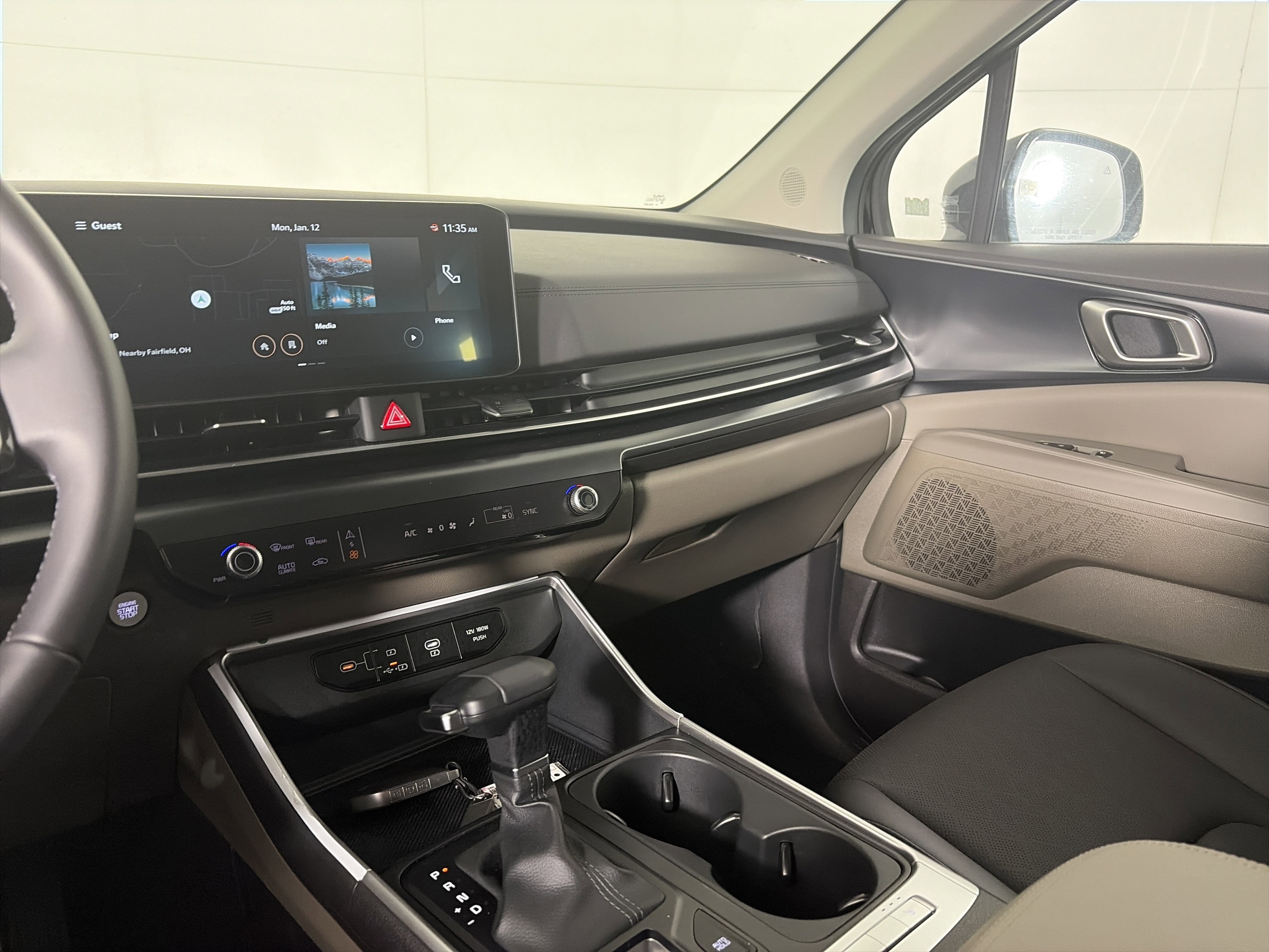 Used 2025 Kia Carnival image 29